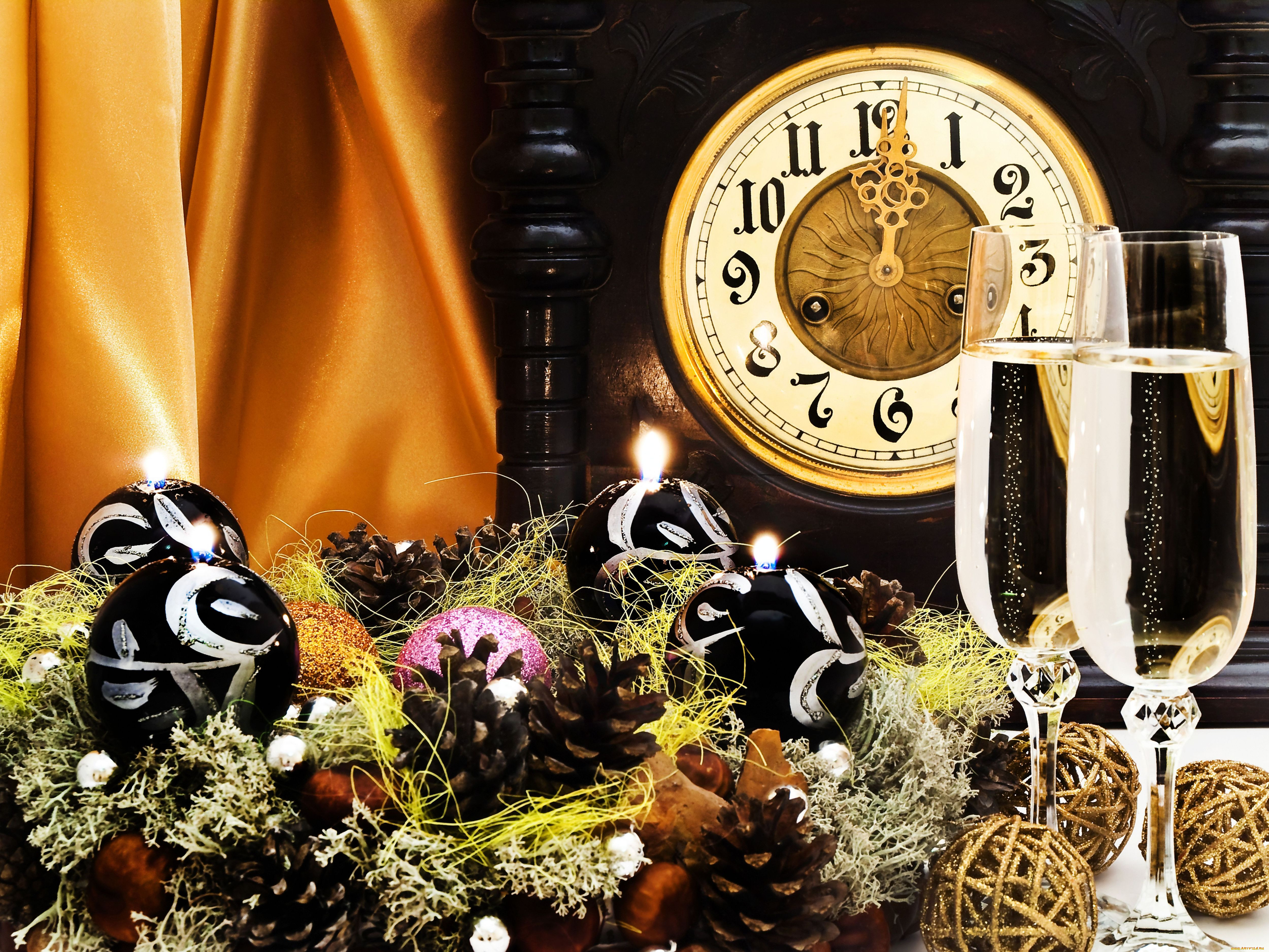 1 час новый год будет. Часы новогодние. Новогодние куранты. Новый год часы. Новогодние часы картинки.